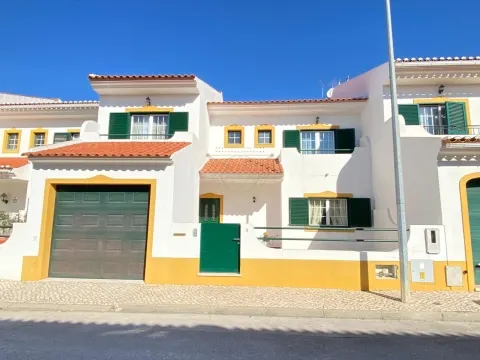 Moradia T4+1 na Quinta da Palmeira - Conforto e Funcionalidade