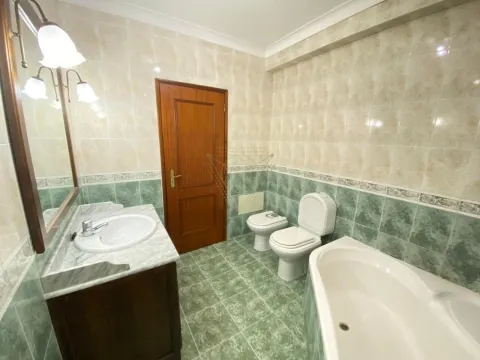 Moradia T4+1 na Quinta da Palmeira - Conforto e Funcionalidade