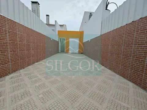 Moradia em Banda T1+1