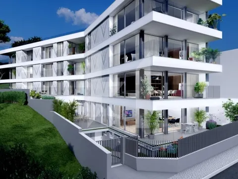 Penthouse T4 Duplex com Rooftop e Piscina Privada no Estoril