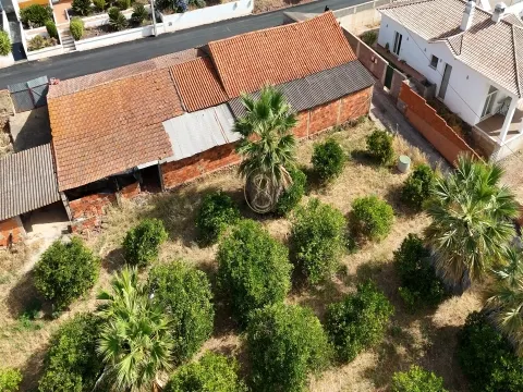 Terreno com viabilidade de construção para 5 moradias, Silves