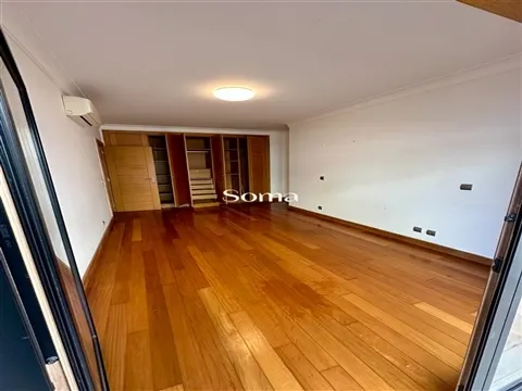 Apartamento T4 em condomínio privado com piscina, jardins e vista mar