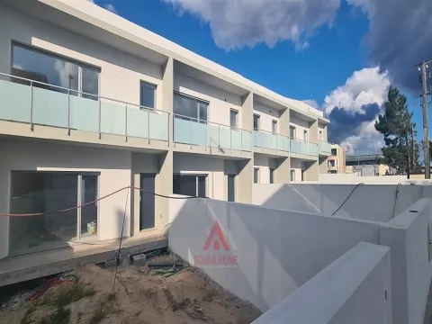 Moradia T4 + Águas Furtadas - Casal de Matos - Leiria