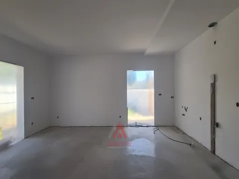 Moradia T3 - Rés-do-chão - Grande Jardim