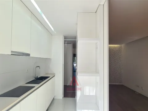 T2 Ampla varanda / Sul / Equipado - Vale Lobos - TELHEIRO