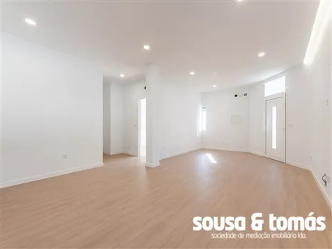 Andar Moradia T1 - Venda