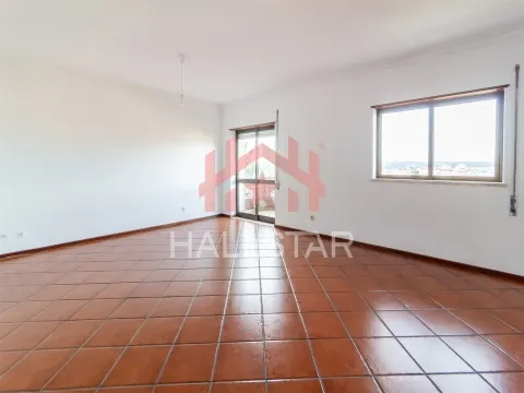 Apartamento T3 / Arrendamento / Cozinha Equipada / Vale da Cabrita / Leiria