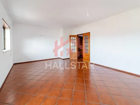 Apartamento T3 / Arrendamento / Cozinha Equipada / Vale da Cabrita / Leiria