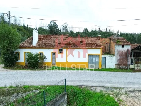 House for Restoration / Well and Fruit Trees / Valongo