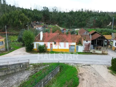 House for Restoration / Well and Fruit Trees / Valongo