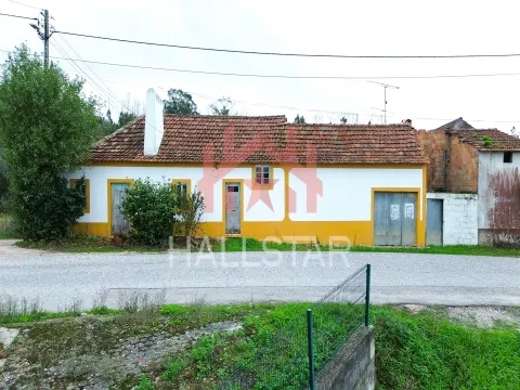 House for Restoration / Well and Fruit Trees / Valongo