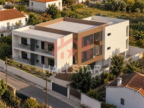 3-Bedroom Apartment / En-suite & Walk-in Closet / 2-Car Garage / Barreira