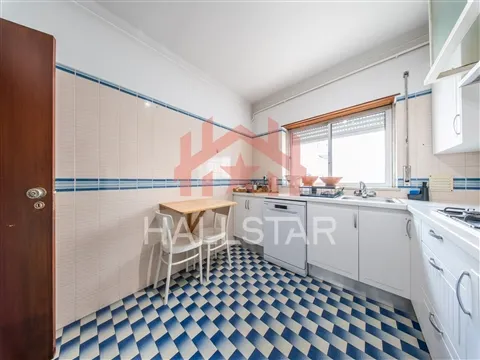 Apartamento T2 / Cozinha Equipada / Quinta da Alçada