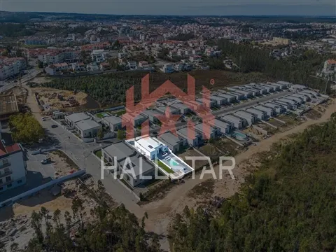 Moradia T4 Térrea / Piso Radiante / Casal dos Matos