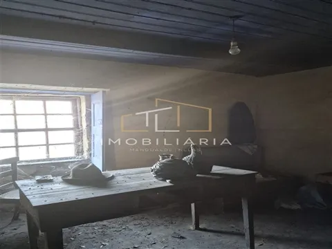 Casa Rústica em pedra e madeira