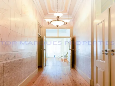 Townhouse in the city centre with sea view