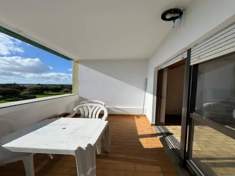 Apartamento T2 em Vilamoura com piscina - ARRENDAMENTO ANUAL
