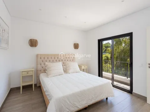 Luxuosa Moradia de 5 Quartos em Vale de Lobo: O Paraíso dos Golfistas