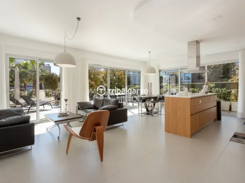 LUXURY 3-BED Albufeira &#124; STUNNING 100m² TERRACE &#124; HEATED POOL