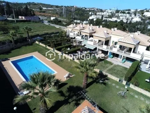Villa 2+2 chambres avec piscine située à Caliços à Albufeira
