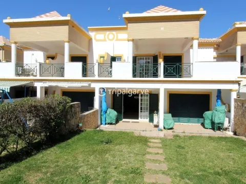 Villa 2+2 chambres avec piscine située à Caliços à Albufeira