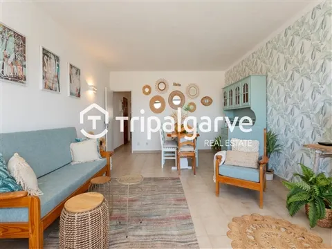 1 bedroom apartment with sea and pool views