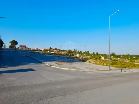 Lote de Terreno para construção de moradia em banda, localizado na Urb. da Ribeira do Marchante