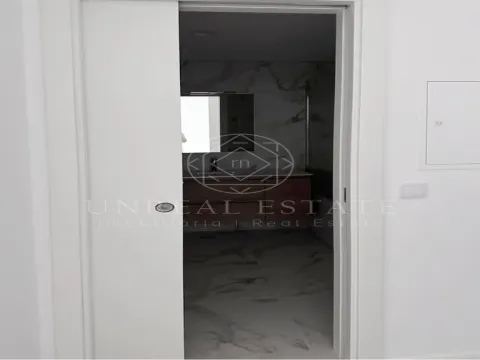 Arrenda-se T1+1 Duplex Novo com Arrecadação e Parqueamento, localizado na vila do Pinhal Novo