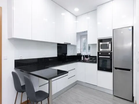 Moradia T3 Geminada Totalmente Reconstruída - Gumiei, Ribafeita