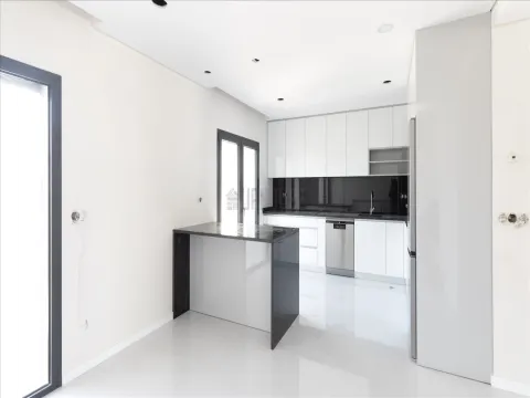 Moradia em Banda T3+1 Nova - Campo