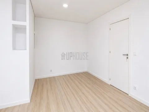 Apartamento T3 com Garagem, Totalmente Remodelado - Abraveses