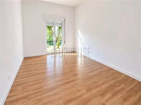 Andar Moradia T3 com Garagem e 1.500 m² de Terreno