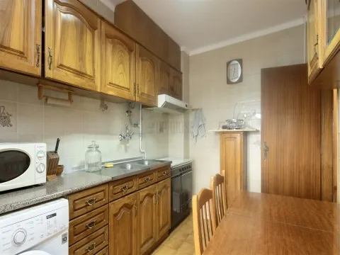 Apartamento T3 com Garagem Fechada em Abraveses, Viseu