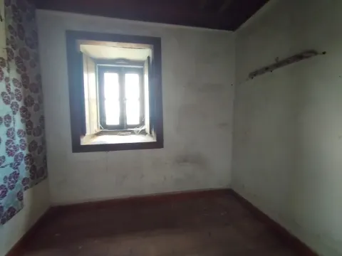 Duas Moradias / Restaurar / Gondemaria / Ourém