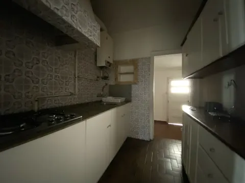 Moradia T2 / Arrendar / Bairro das Almoinhas