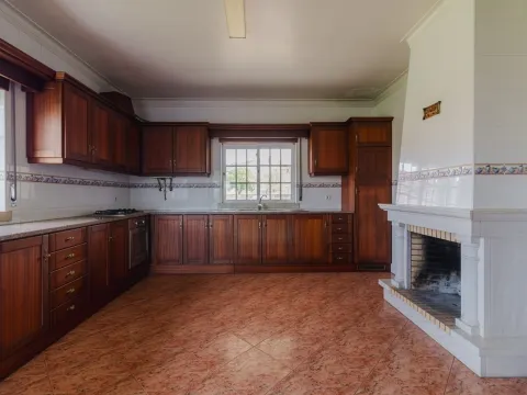 Moradia T3 + 2 / Garagem ampla/ Terraços / varandas/ Meirinhas / Pombal