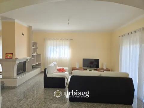 A CASA - REFÚGIO DA BALEIA