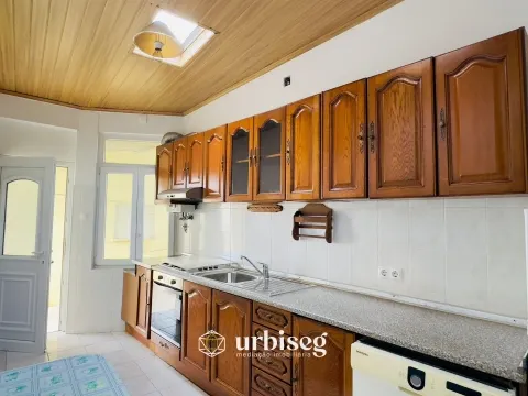 Arrenda-se Moradia T4 em Tavarede – Figueira da Foz