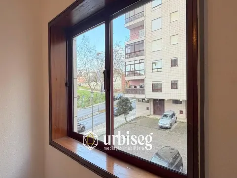 ARRENDA-SE T1K – ABADIAS | FIADOR E COMPROVATIVOS OBRIGATÓRIOS