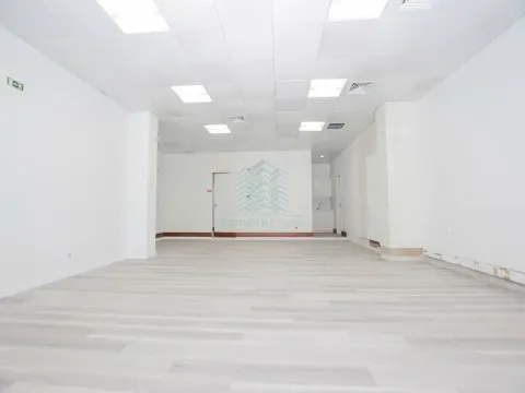 Geschäft in Torres Novas für Handel/Dienstleistungen, bedient von 1 W/C.