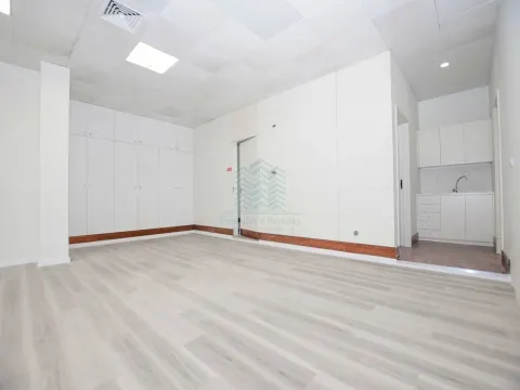 Geschäft in Torres Novas für Handel/Dienstleistungen, bedient von 1 W/C.