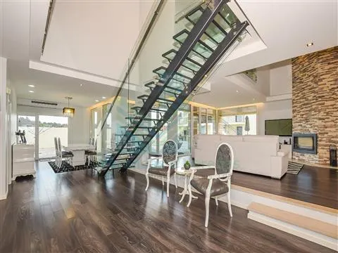 Moradia de luxo T5 com piscina e anexo