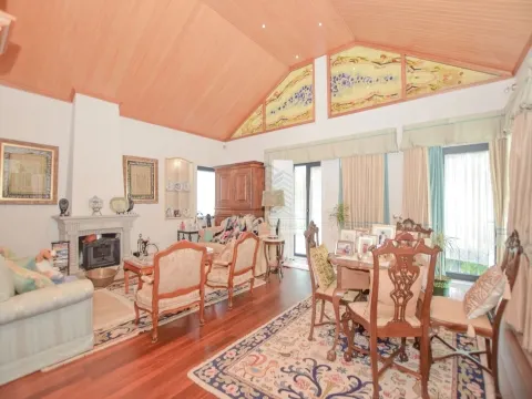 Moradia T3+2 com jardim e logradouro em Quinta da Silvã - Torres Novas