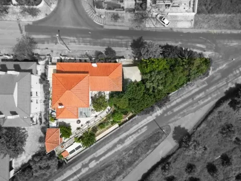 Moradia T3+2 com jardim e logradouro em Quinta da Silvã - Torres Novas