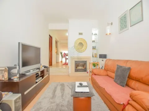 4+1 bedroom house with annex and patio in Quinta da Silvã - Torres Novas