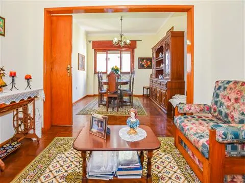 2 bedroom apartment for rent, well located in entroncamento