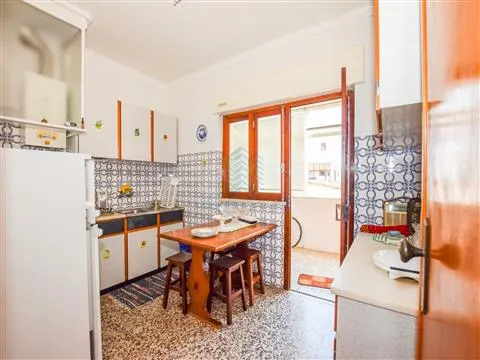 2 bedroom apartment for rent, well located in entroncamento