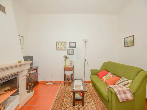 Moradia T3 com Anexos, Garagem e Terreno no Casal da Pinheira