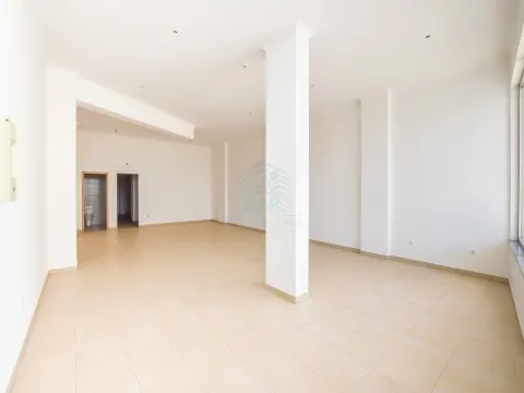 Loja para Comércio ou Serviços em Torres Novas – 120 m²