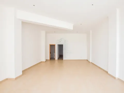 Loja para Comércio ou Serviços em Torres Novas – 120 m²